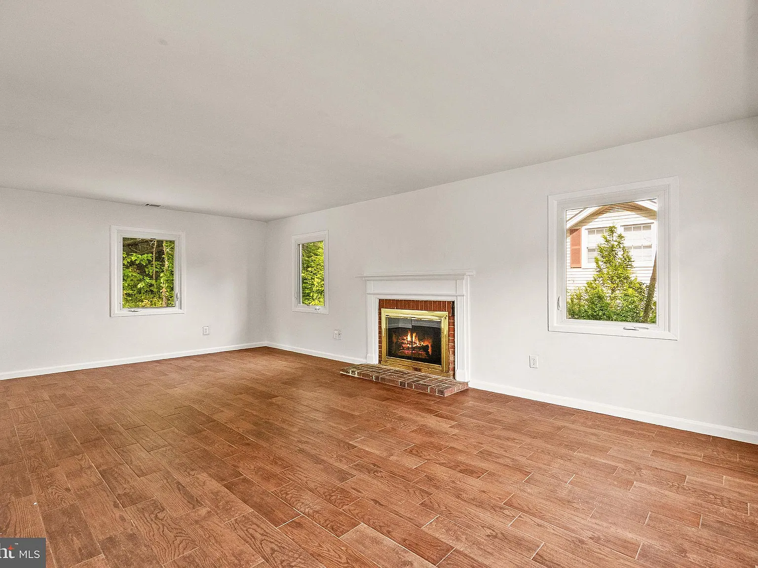4 bed, 2.5 bath, 2228 sqft, $3,200 — Photo 4