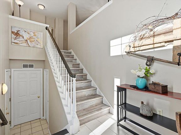 2nd image of 5206 Aspen Way