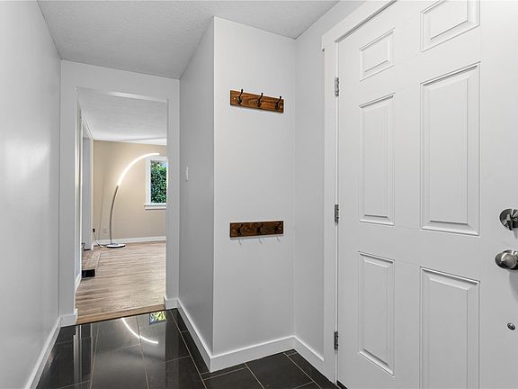 5th image of 1007 Fabrick Dr