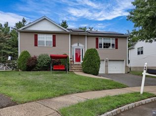 94 Nugent Dr, Clifton, NJ 07012