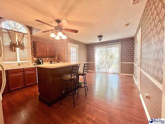 4th image of 104 Burchwood Cir