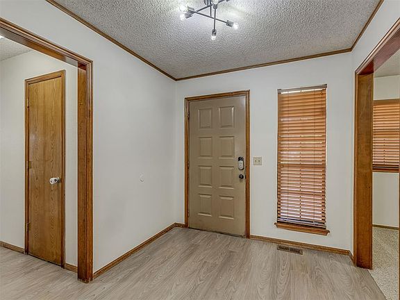 4th image of 720 Tumbleweed Dr