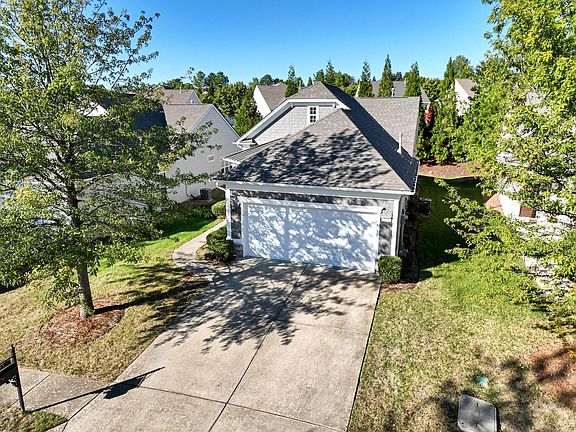 3rd image of 217 Salient Ln