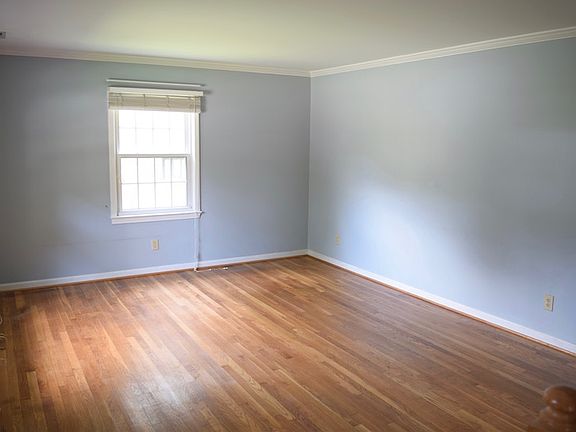 3rd image of 176 Cornell Dr