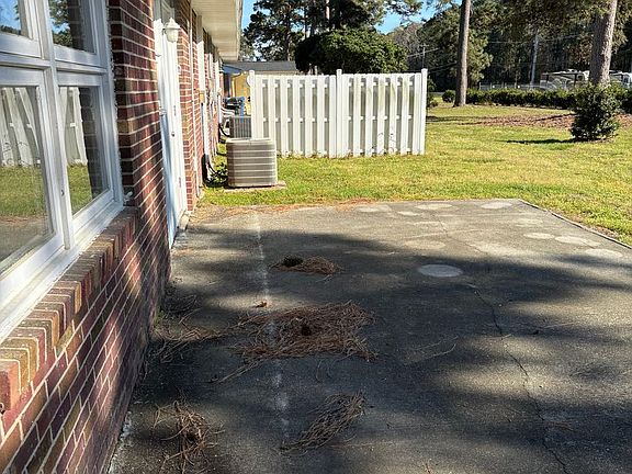2nd image of 3767 Spruce Dr
