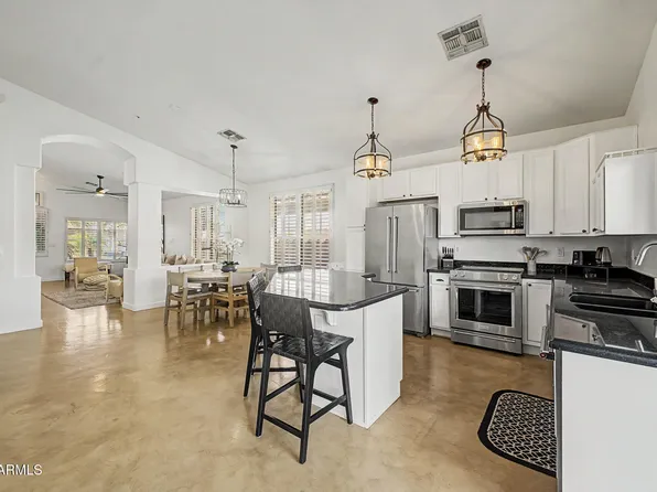 8143 E MICHELLE Drive, Scottsdale, AZ 85255