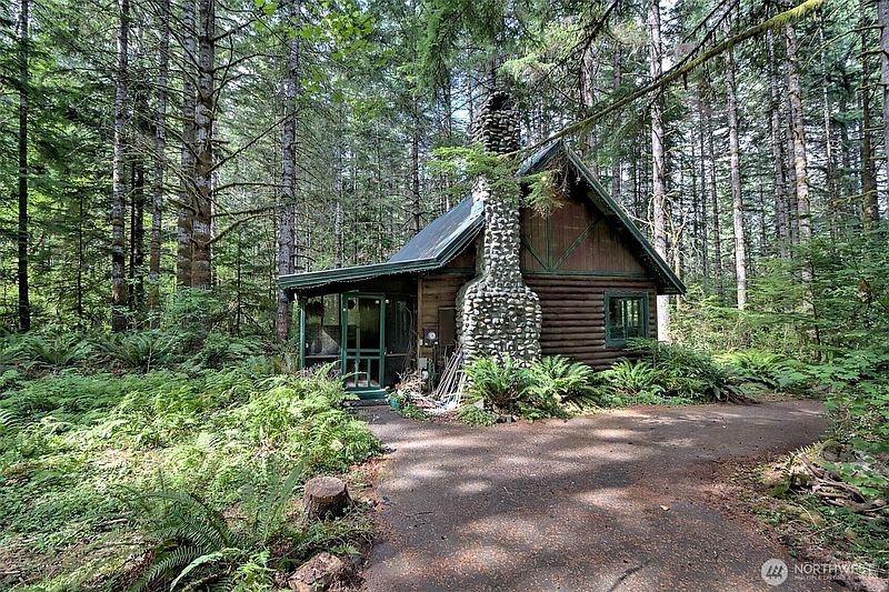 2nd image of 832 N Lake Cushman Road