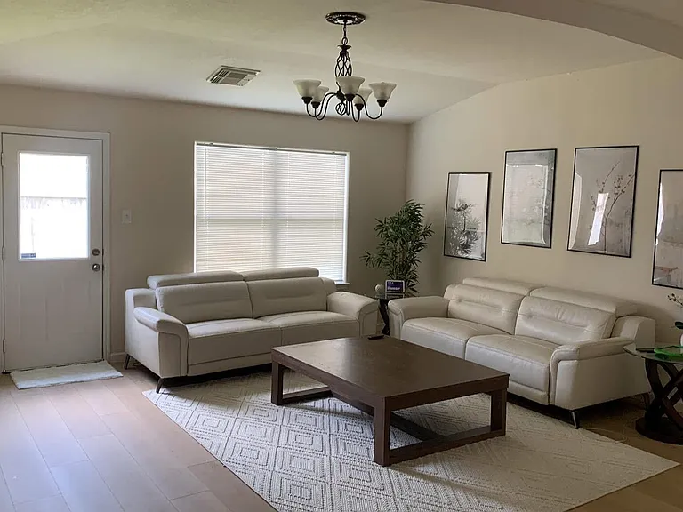 727 Kiley Dr — Photo 2
