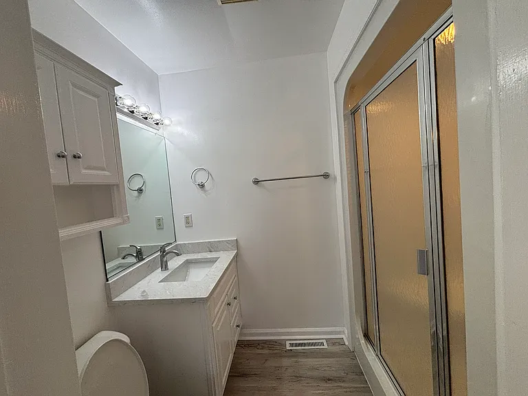 321 E Harden St — Photo 16