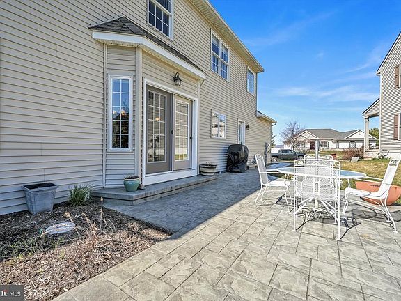 5th image of 991 Fairview Ave