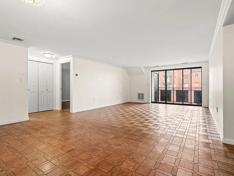 12 9th St #502 — Photo 4