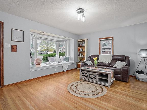 5th image of 7100 Coronado Ave