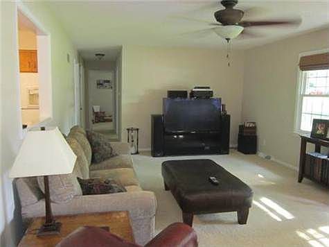 4th image of 105 N Paul Dr