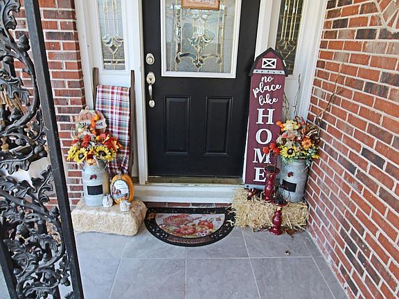 2nd image of 301 E Olive Dr