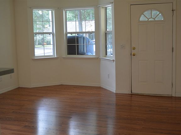 2nd image of 220 Venetian Blvd