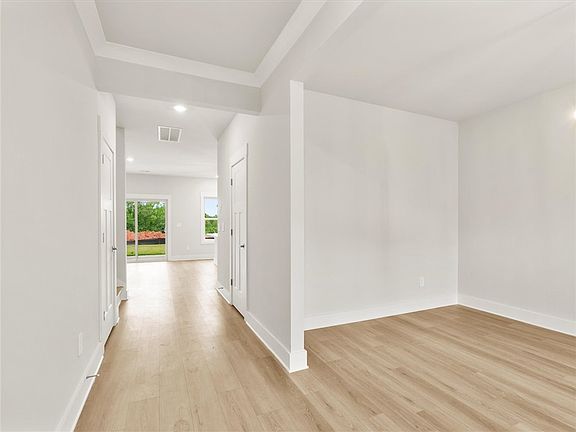 3rd image of 142 Willoughby Way