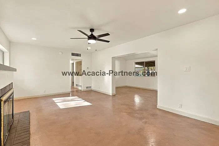 3 bed, 2.0 bath, 2119 sqft, $2,295 — Photo 4