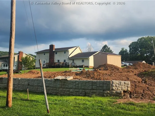 123 Sunnybrook Dr, Hurricane, WV 25526