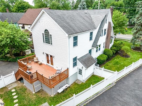 4th image of 453 S Maple Ave