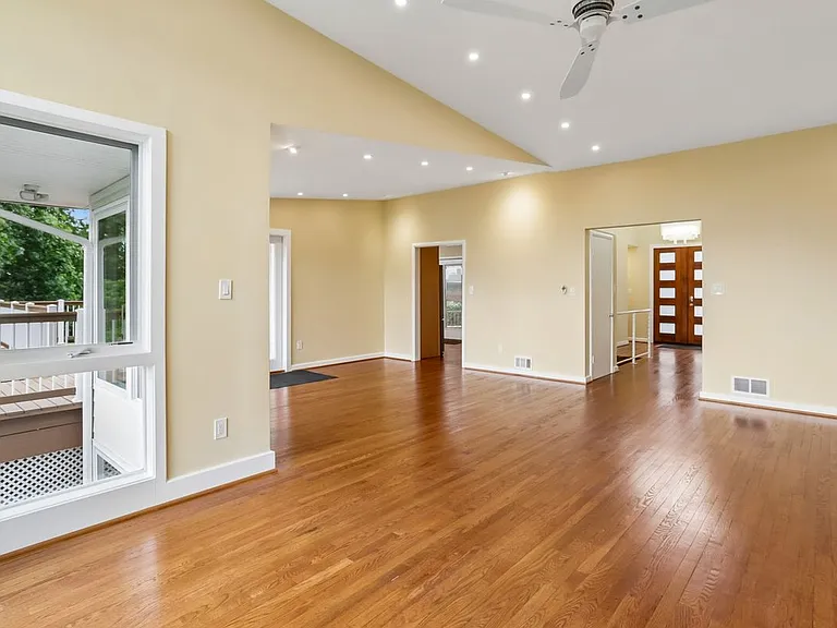 3303 Shirley Ln — Photo 4