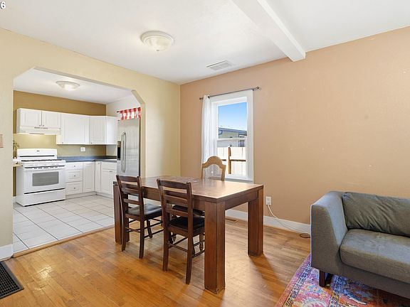 5th image of 5514 SE Malden St