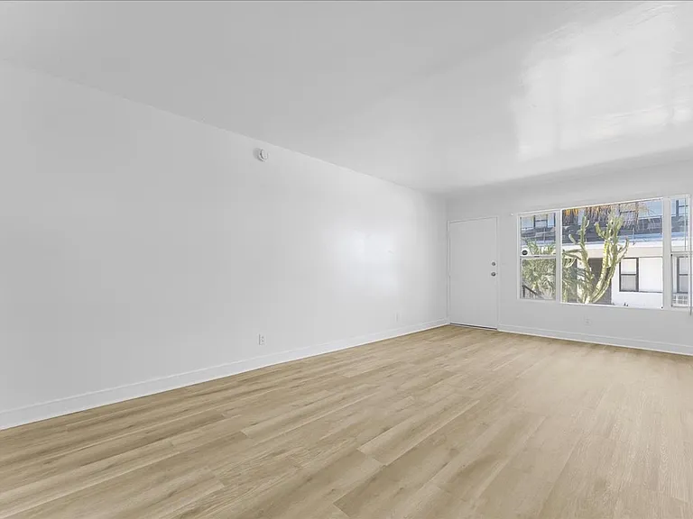3905 S Stevely Ave #9 — Photo 2