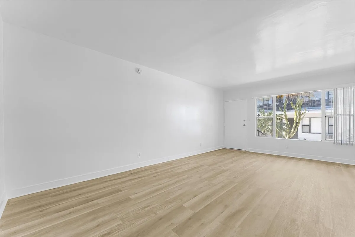 Building Photo - 3905 S Stevely Ave #9