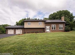 1479 Peace Haven Rd, Clemmons, NC 27012