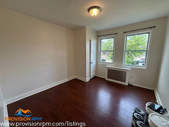 5th image of 2924 Yorkway #B