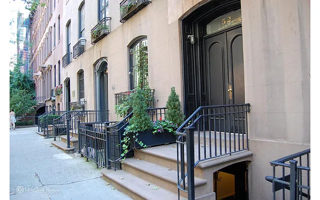 Rented by Douglas Elliman | media 14