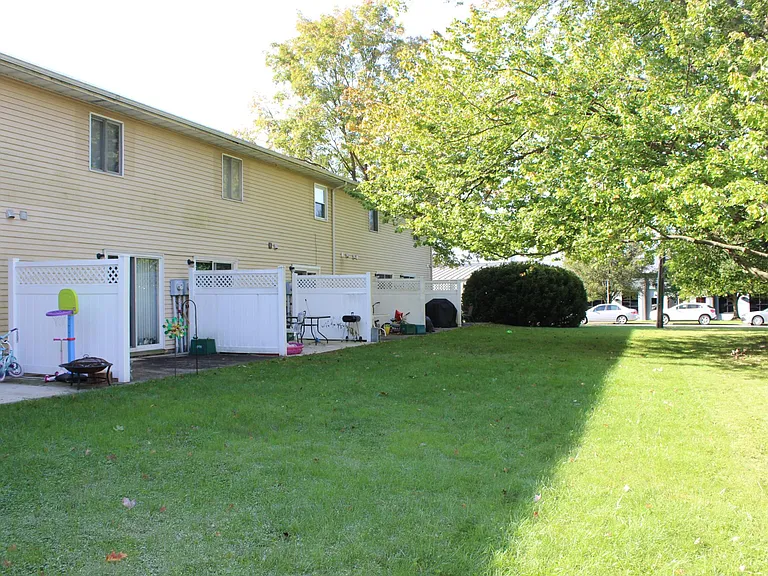 322 W Stiegel St — Photo 4
