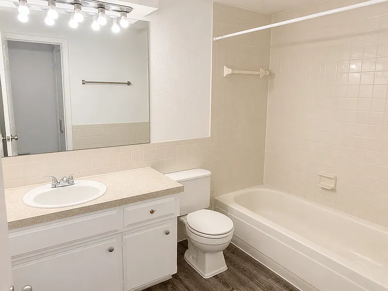 Cape Cod Apartments — Photo 18