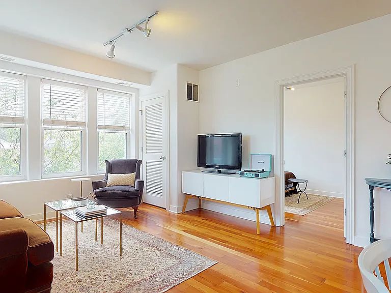 1st image of 3946 N Lowell Ave #109