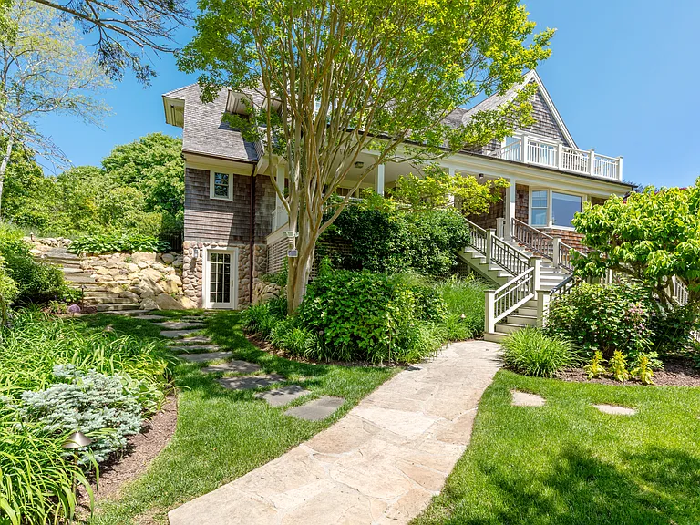 28 Washington Dr — Photo 27