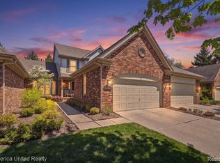39656 Village Run Dr, Northville, MI 48168