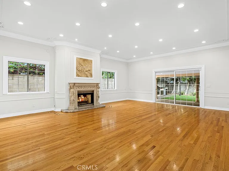 6508 Mammoth Ave — Photo 3