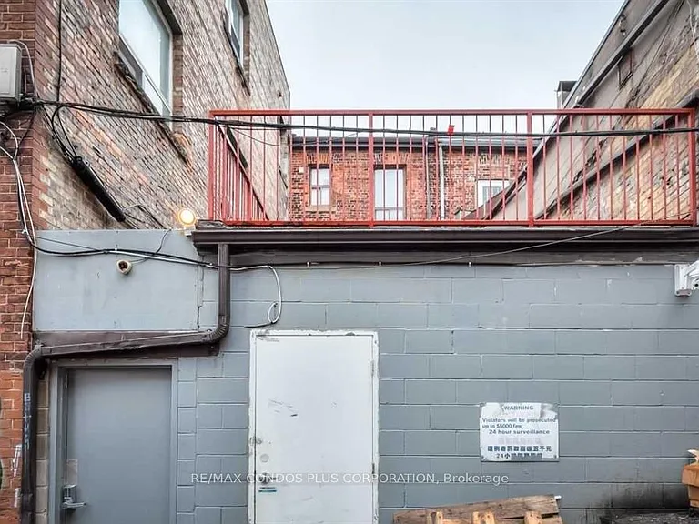 324 Spadina Ave #B — Photo 10