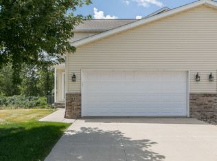 1680 Hunters Creek Way, Marion, IA 52302