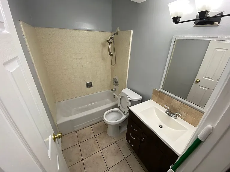 1052 Justin Ave #4 — Photo 8
