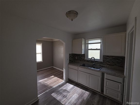 4th image of 9025 Burt Rd