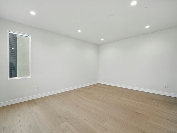 4th image of 8234 Blackburn Ave #1/2