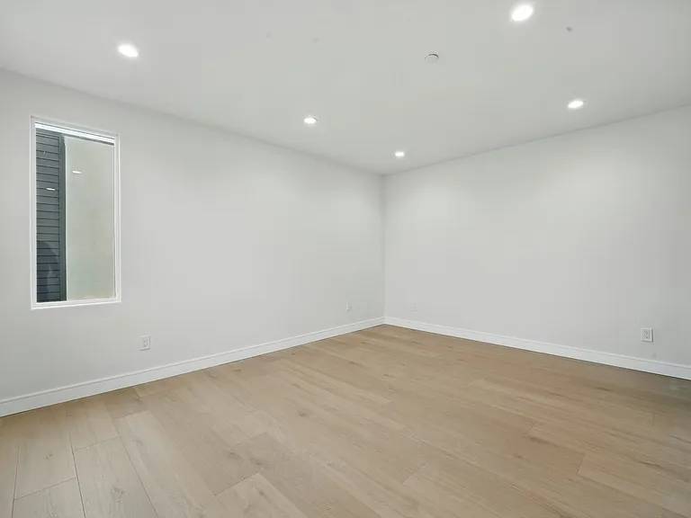 8234 Blackburn Ave #1/2 — Photo 4