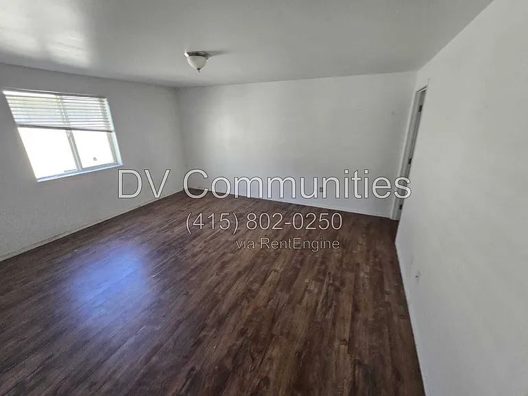 2822 SW Juniper Ave — Photo 1
