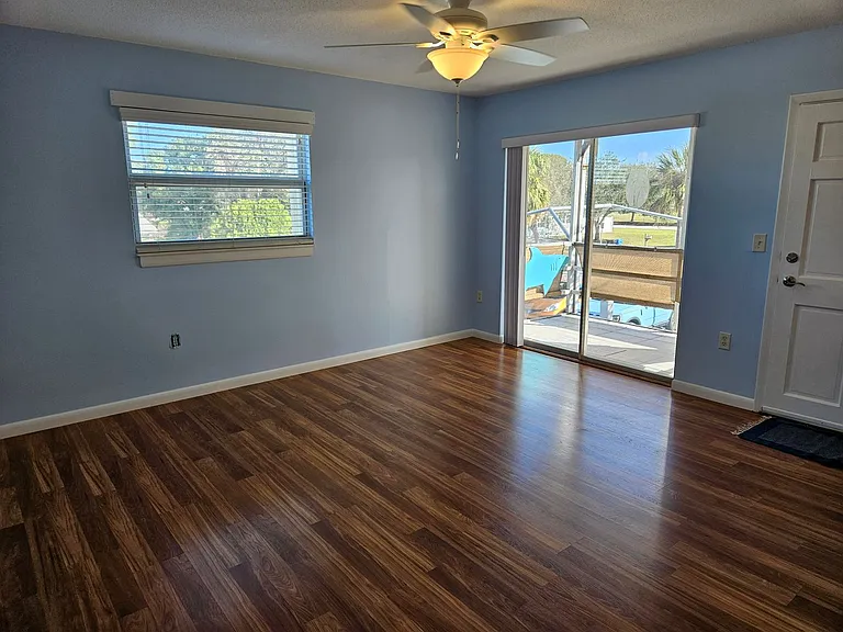 370 Base Ave E #210 — Photo 16