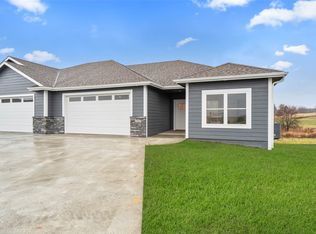 2367 N 10th Ave E, Newton, IA 50208