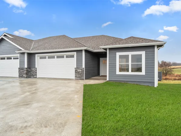 2367 N 10th Ave E, Newton, IA 50208