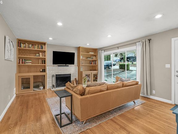 3rd image of 5921 SW 45th Ave