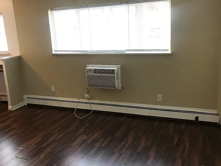 Emerald Village Apartments — Photo 30