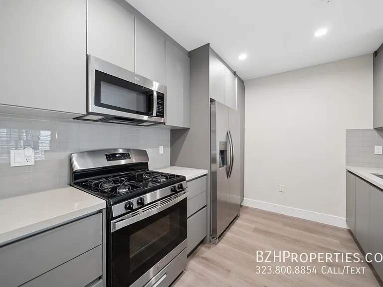 1223 N Hayworth Ave — Photo 14