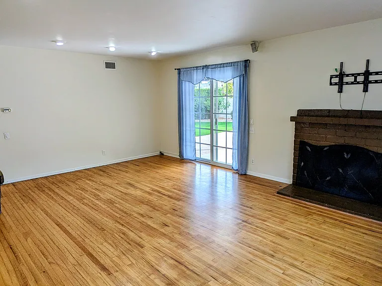 19114 Community St — Photo 10